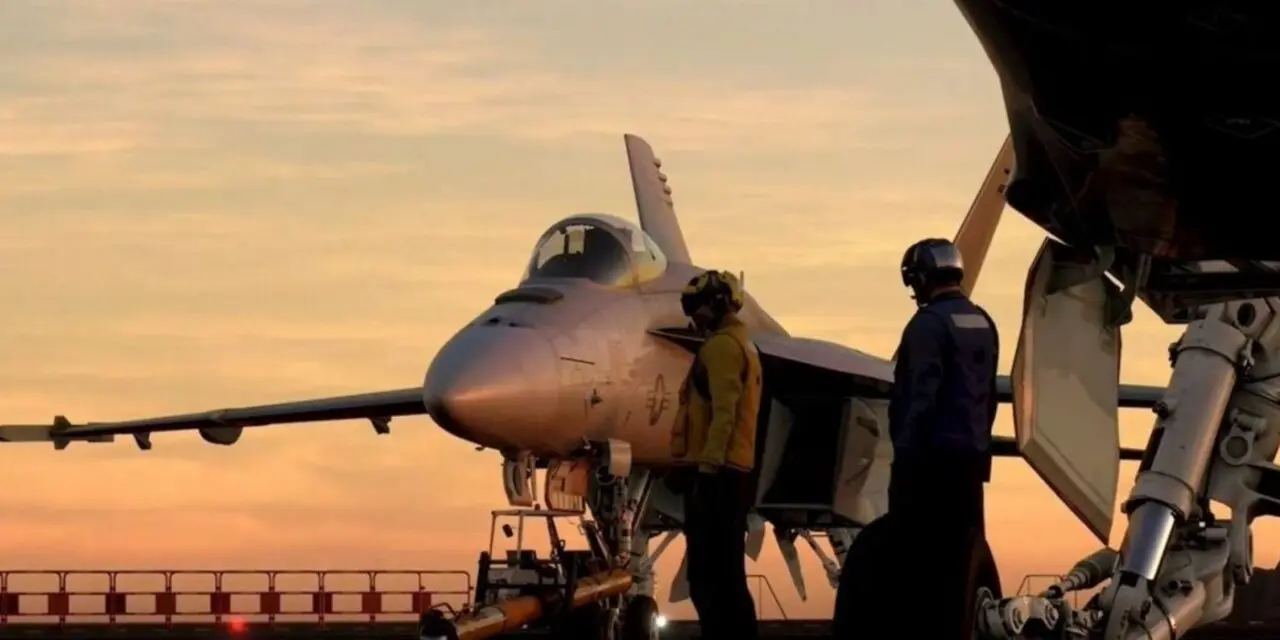 Top Gun: Maverick - Fligt