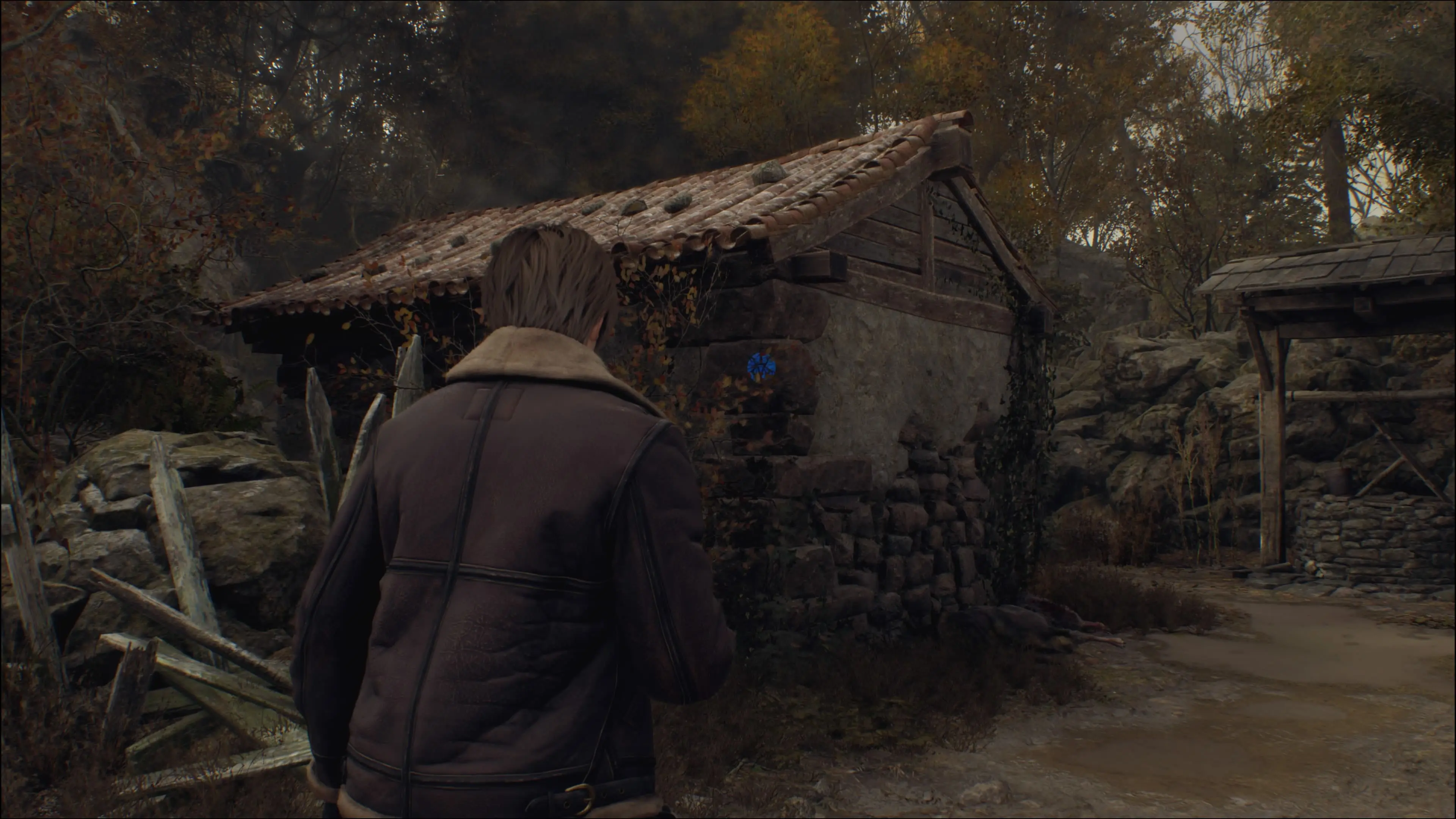 RESIDENT EVIL 4 REMAKE - MEDALHÃO AZUL FAZENDA 1/5