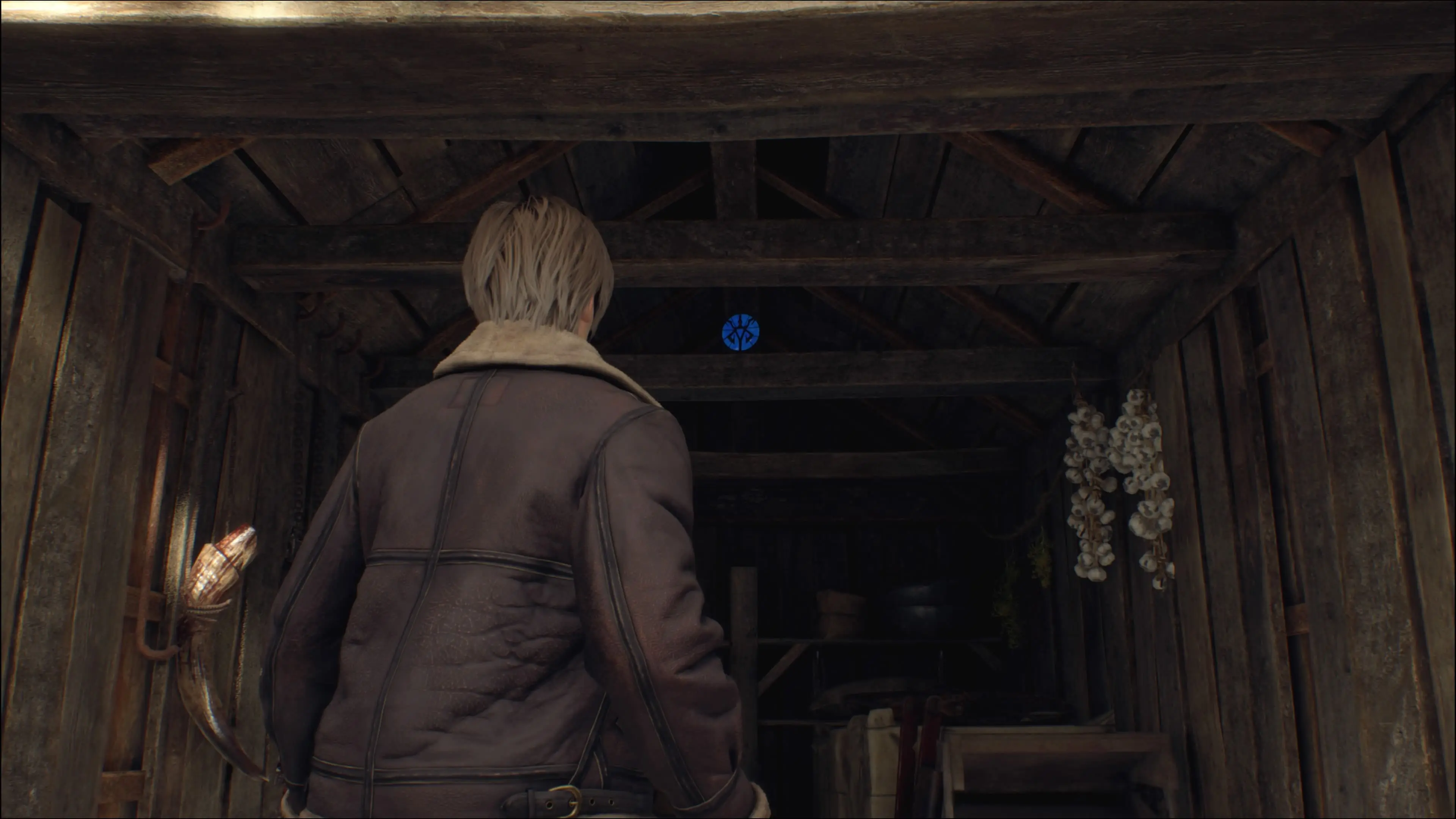 RESIDENT EVIL 4 REMAKE - MEDALHÃO AZUL FAZENDA 3/5