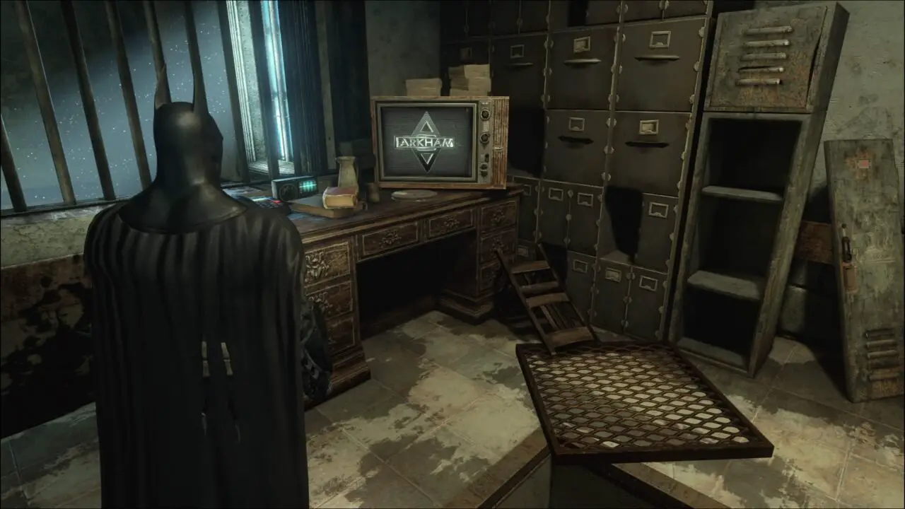 BATMAN ARKHAM ASYLUM - FITA DE ENTREVISTA (PENITENCIÁRIA) 4/5